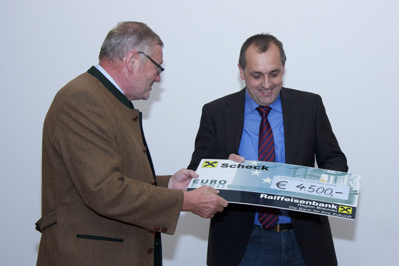 Scheckübergabe Raiba