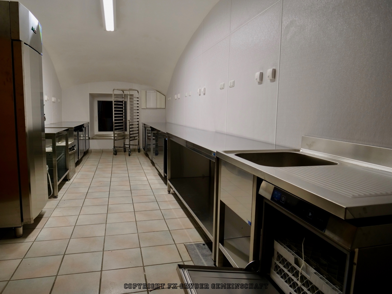 neue Küche im Gewölbe