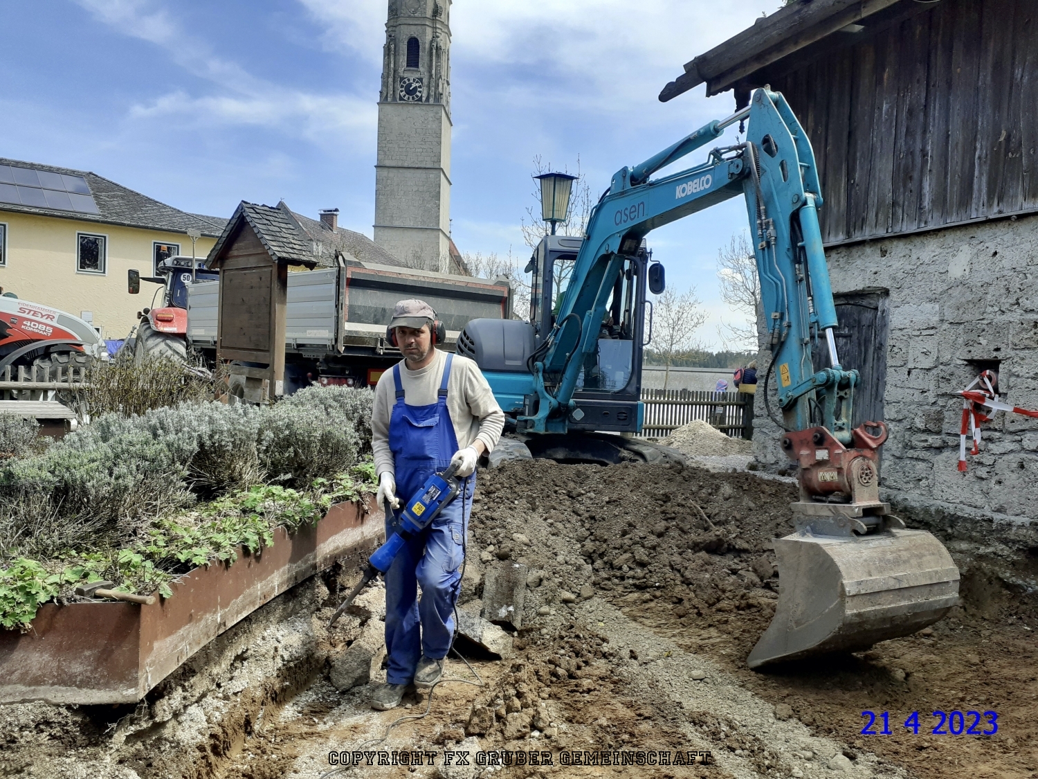 Bauarbeiten vor dem FXG-Gedächtnishaus