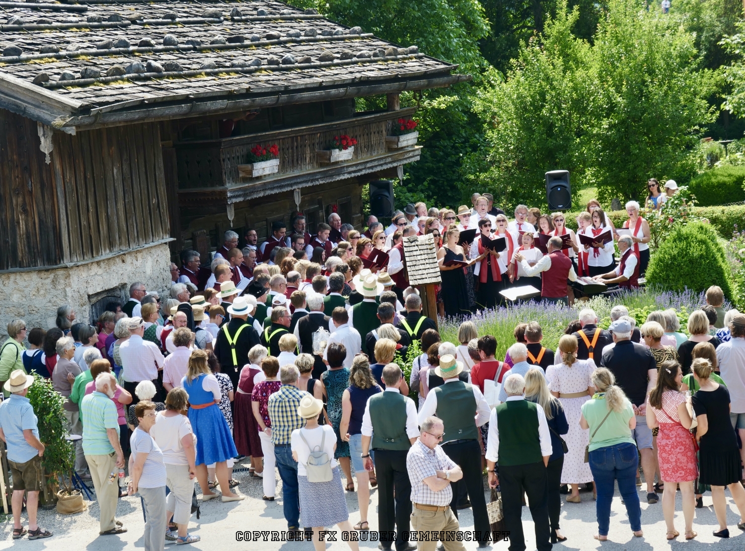 Platzlsingen des Hochburg Acher Männerchor