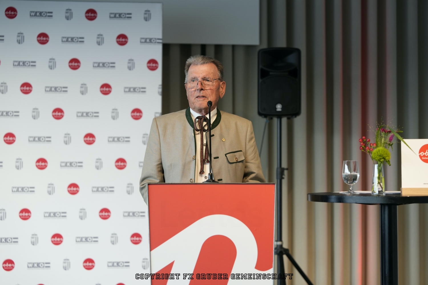 Ehrenurkunde für Schwarzmayr Hans (Fotos: OÖ-Tourismus)